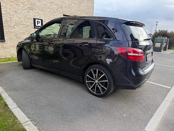 Mercedes-Benz B180 4 of 30