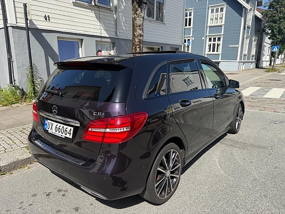 Mercedes-Benz B180 6 of 30