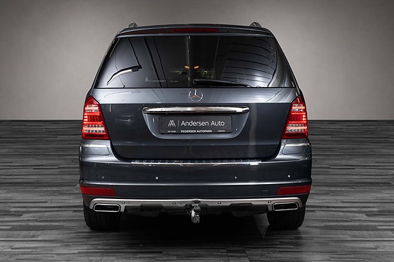 Mercedes-Benz GL350 4 of 5