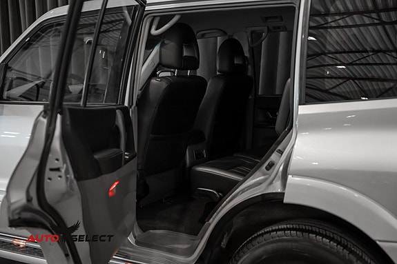 Mitsubishi Pajero 15 of 30