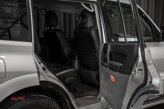 Mitsubishi Pajero 13 of 30