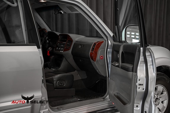 Mitsubishi Pajero 18 of 30