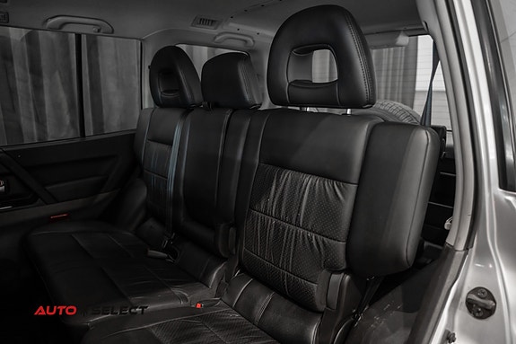 Mitsubishi Pajero 16 of 30