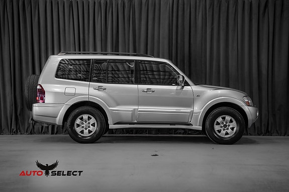 Mitsubishi Pajero 12 of 30