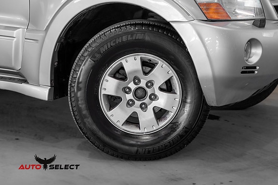Mitsubishi Pajero 3 of 30