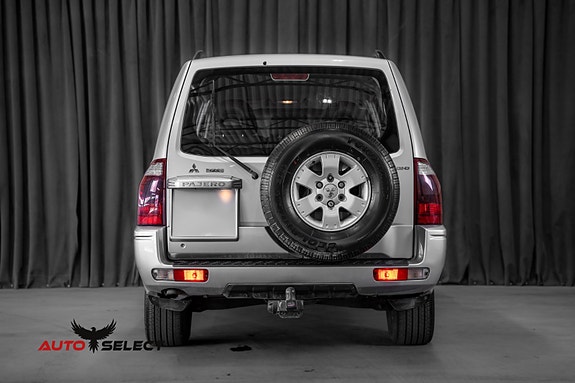 Mitsubishi Pajero 8 of 30