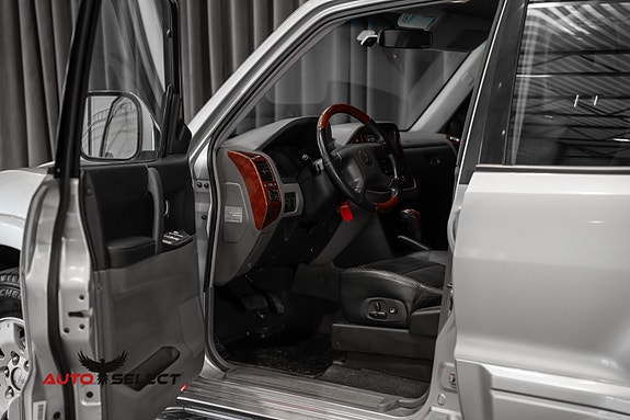 Mitsubishi Pajero 22 of 30