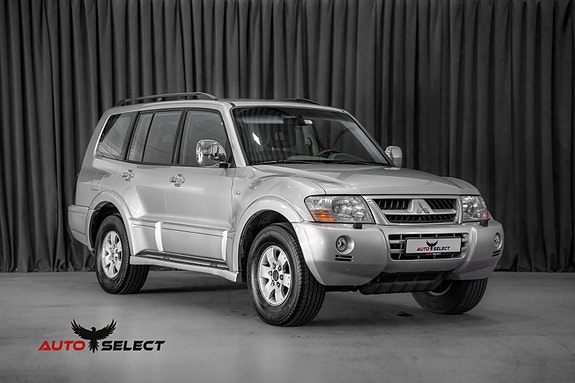 Mitsubishi Pajero 4 of 30