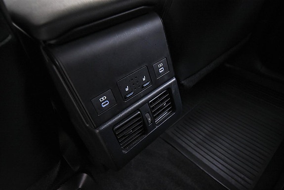 Subaru Solterra 28 of 29