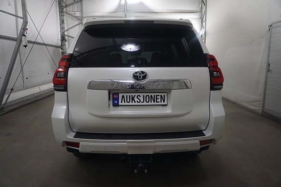 Toyota Land Cruiser 5 of 5