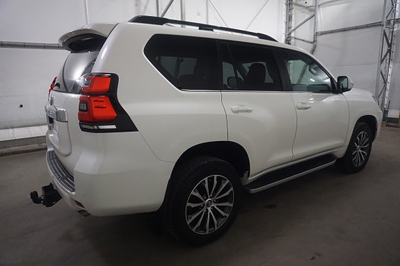 Toyota Land Cruiser 4 of 5