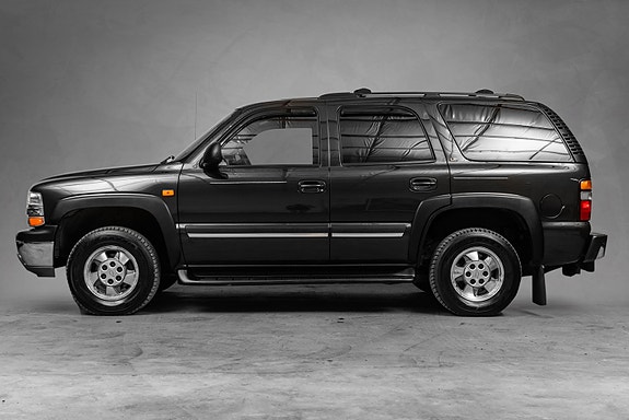 Chevrolet Tahoe 2 of 5