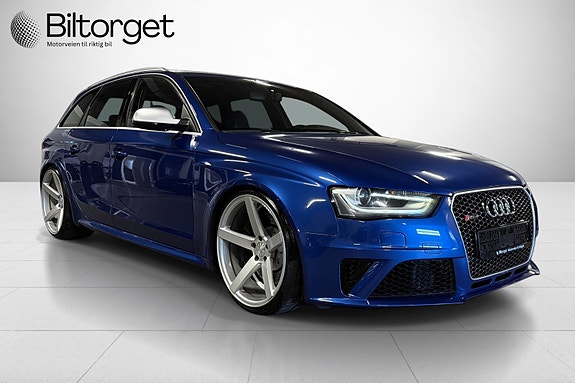 Audi RS4 3 of 5