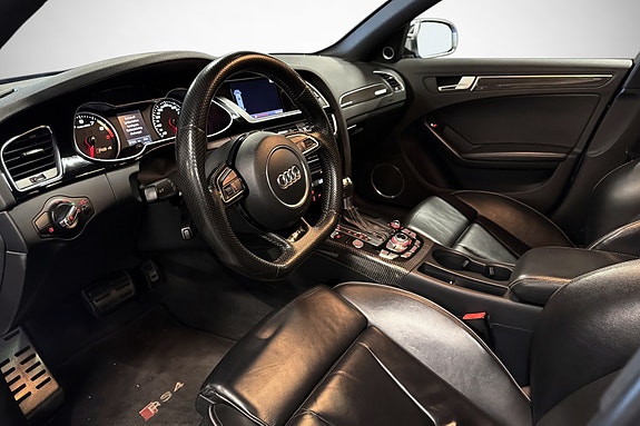 Audi RS4 12 of 30