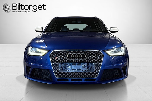 Audi RS4 2 of 5