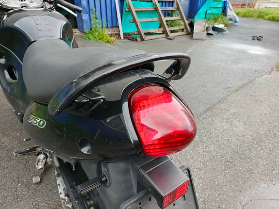 Suzuki GSX-750F 5 of 5