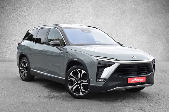 NIO ES8 2 of 5
