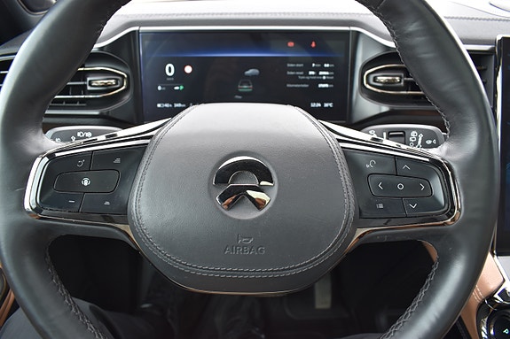 NIO ES8 20 of 28