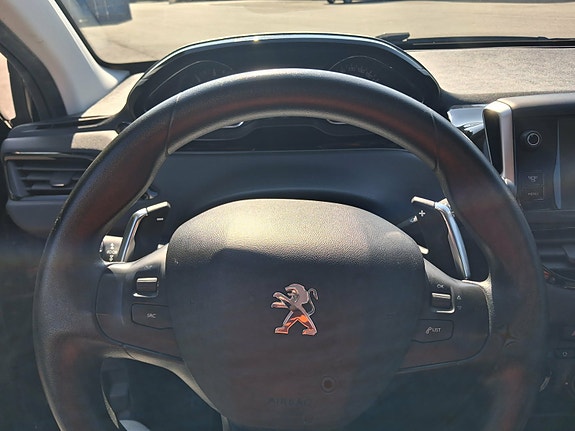 Peugeot 208 8 of 19