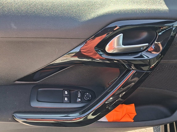 Peugeot 208 5 of 19
