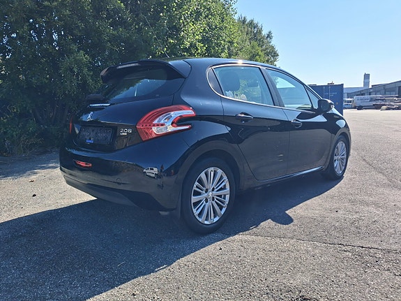 Peugeot 208 9 of 19