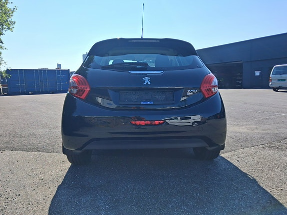 Peugeot 208 12 of 19