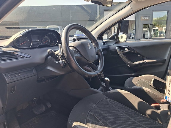 Peugeot 208 7 of 19