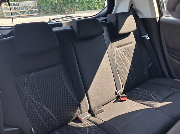 Peugeot 208 16 of 19