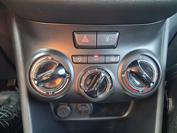 Peugeot 208 15 of 19