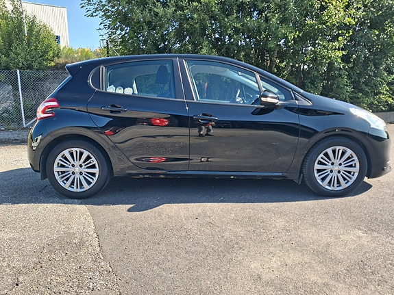 Peugeot 208 4 of 19