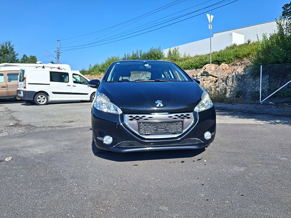 Peugeot 208 3 of 19