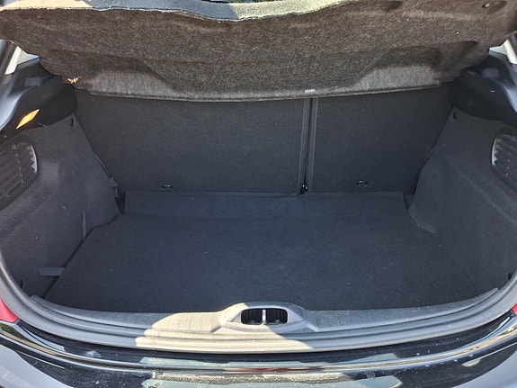 Peugeot 208 17 of 19