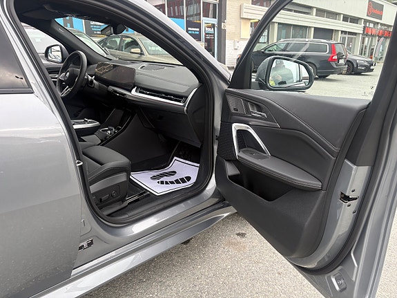 BMW iX2 22 of 30