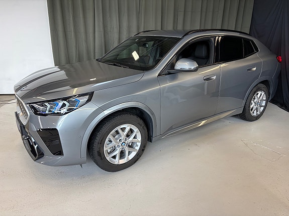 BMW iX2 4 of 30