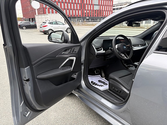 BMW iX2 12 of 30
