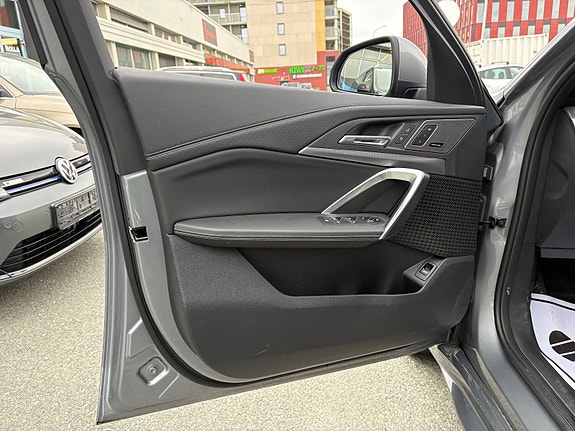 BMW iX2 13 of 30