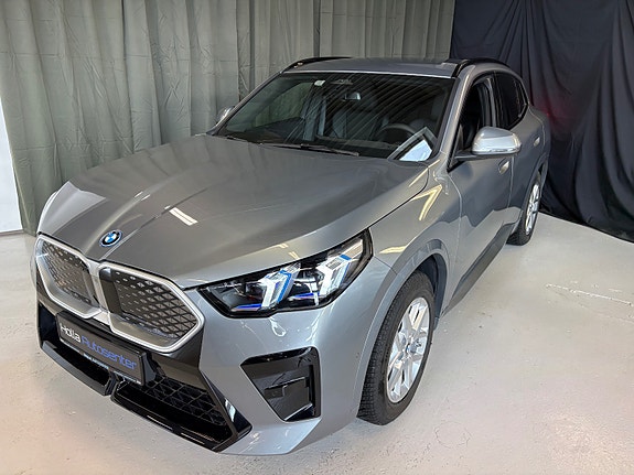 BMW iX2 3 of 30