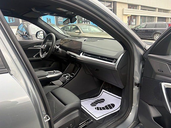 BMW iX2 24 of 30