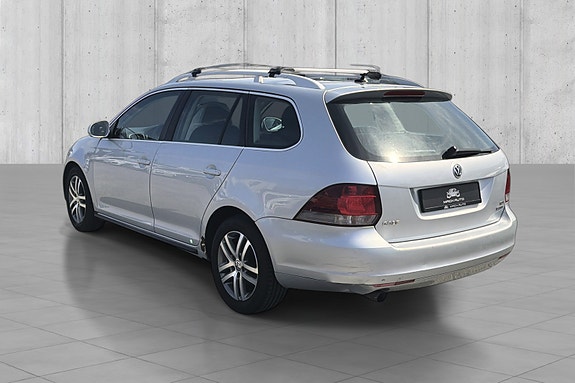Volkswagen Golf 4 of 5