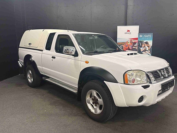 Nissan NP300 2 of 5