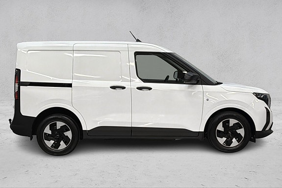 Ford E-Transit Courier 6 of 21