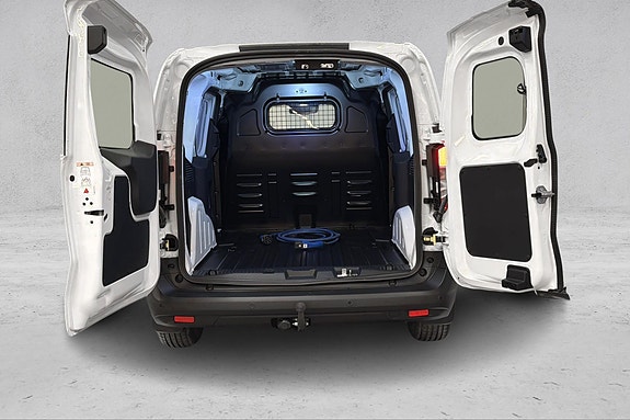 Ford E-Transit Courier 9 of 21