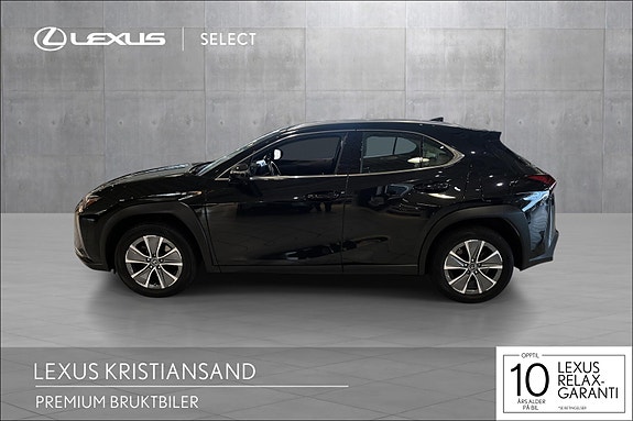 Lexus UX300e 2 of 20