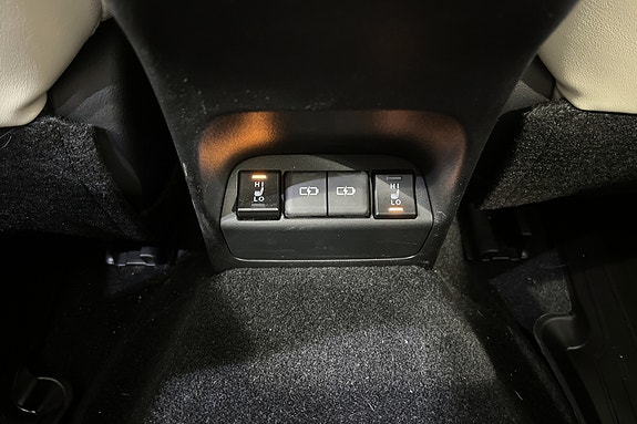 Lexus UX300e 14 of 20