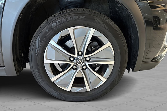 Lexus UX300e 19 of 20