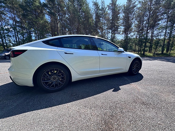 Tesla Model 3 5 of 9
