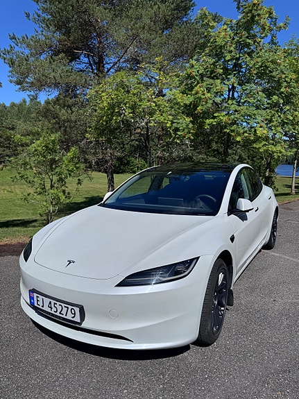 Tesla Model 3 2 of 9