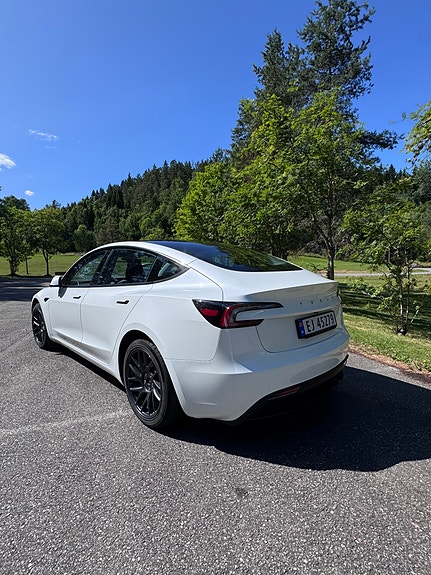 Tesla Model 3 6 of 9