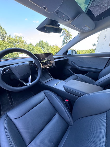 Tesla Model 3 8 of 9
