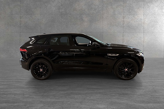 Jaguar F-PACE 8 of 30